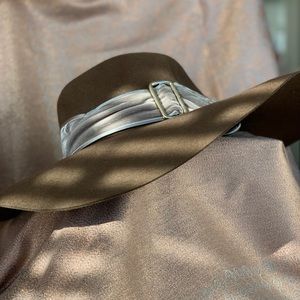 Henri Bendel brown belted Fedora